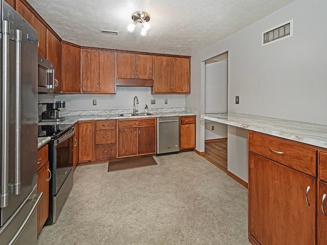 2750 Iowa Drive 14, Lower Burrell, PA 15068