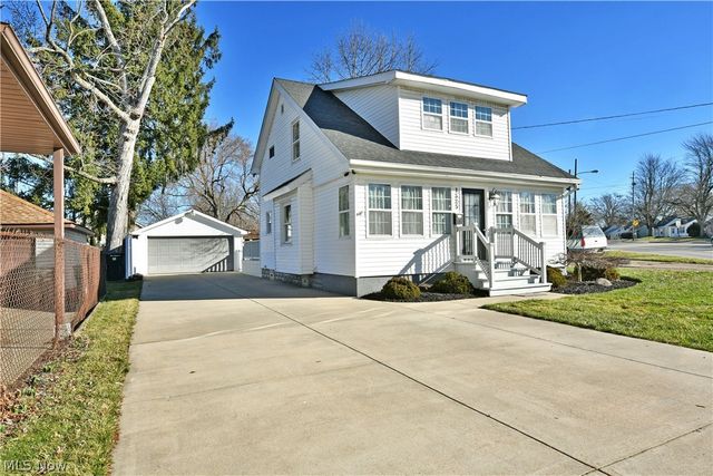 1525 Elm Road NE, Warren, OH 44483