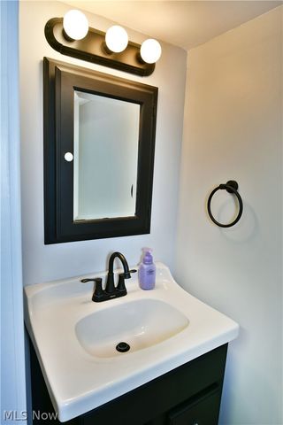 1525 Elm Road NE, Warren, OH 44483