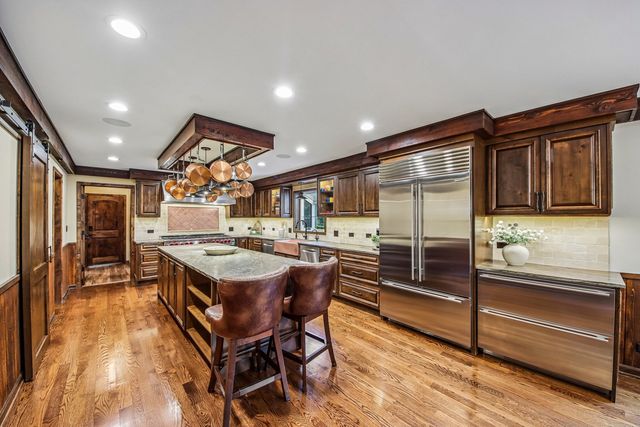 10 Elm Street, Hawthorn Woods, IL 60047