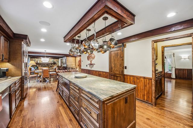 10 Elm Street, Hawthorn Woods, IL 60047