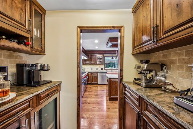10 Elm Street, Hawthorn Woods, IL 60047