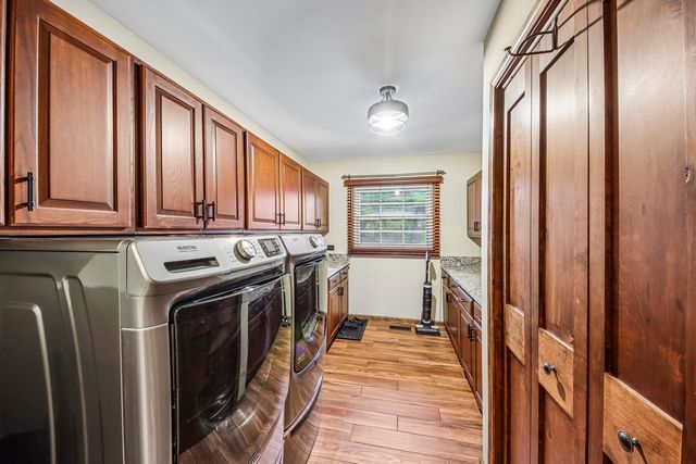 10 Elm Street, Hawthorn Woods, IL 60047