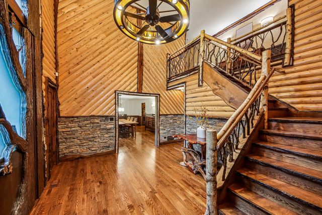 10 Elm Street, Hawthorn Woods, IL 60047