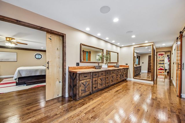 10 Elm Street, Hawthorn Woods, IL 60047