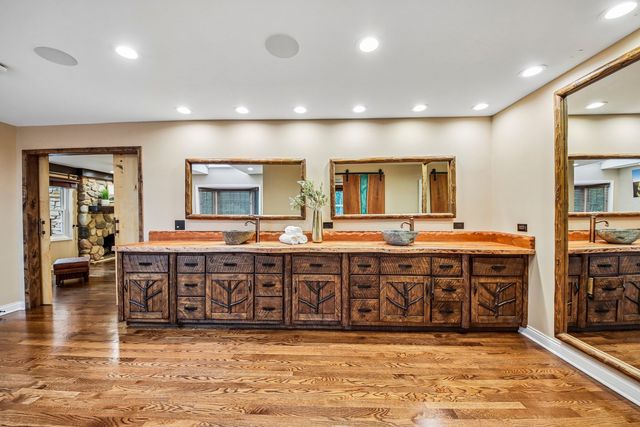 10 Elm Street, Hawthorn Woods, IL 60047