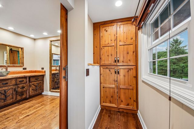 10 Elm Street, Hawthorn Woods, IL 60047