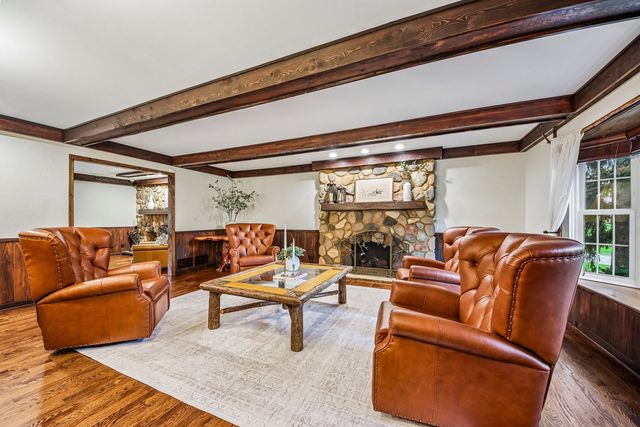 10 Elm Street, Hawthorn Woods, IL 60047