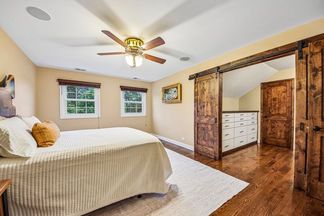 10 Elm Street, Hawthorn Woods, IL 60047