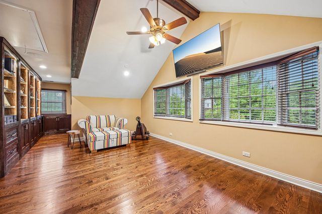 10 Elm Street, Hawthorn Woods, IL 60047