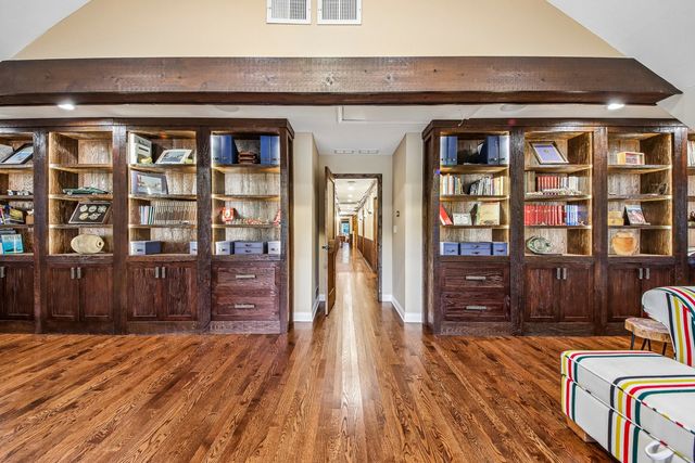 10 Elm Street, Hawthorn Woods, IL 60047