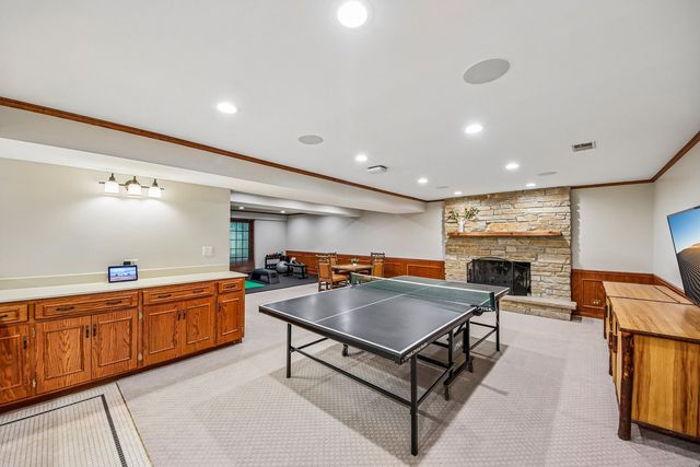 10 Elm Street, Hawthorn Woods, IL 60047