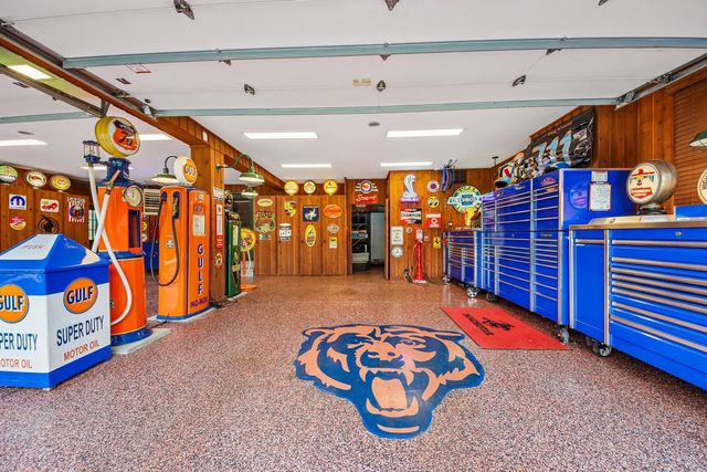10 Elm Street, Hawthorn Woods, IL 60047