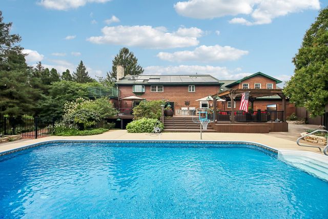 10 Elm Street, Hawthorn Woods, IL 60047