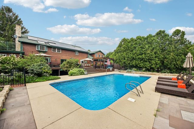 10 Elm Street, Hawthorn Woods, IL 60047
