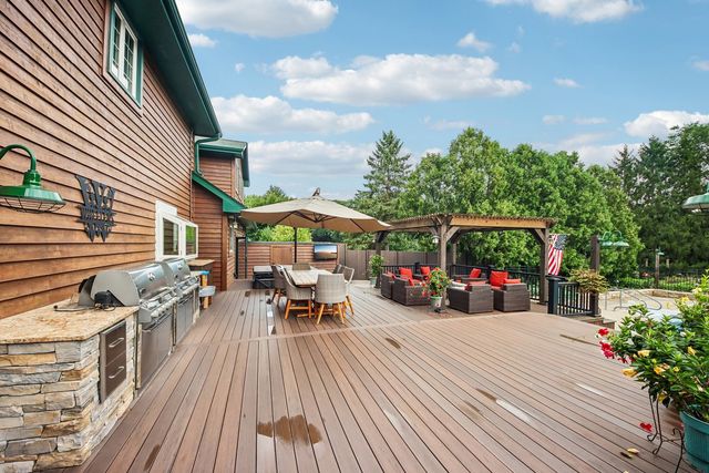 10 Elm Street, Hawthorn Woods, IL 60047