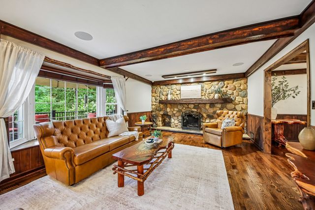 10 Elm Street, Hawthorn Woods, IL 60047