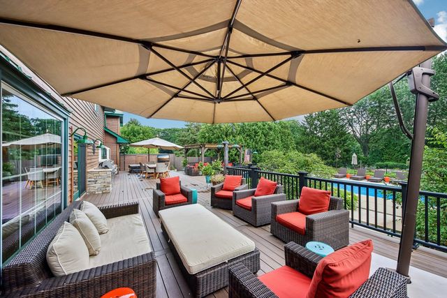 10 Elm Street, Hawthorn Woods, IL 60047