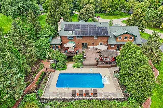 10 Elm Street, Hawthorn Woods, IL 60047