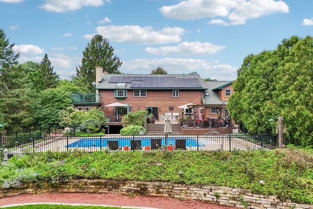 10 Elm Street, Hawthorn Woods, IL 60047