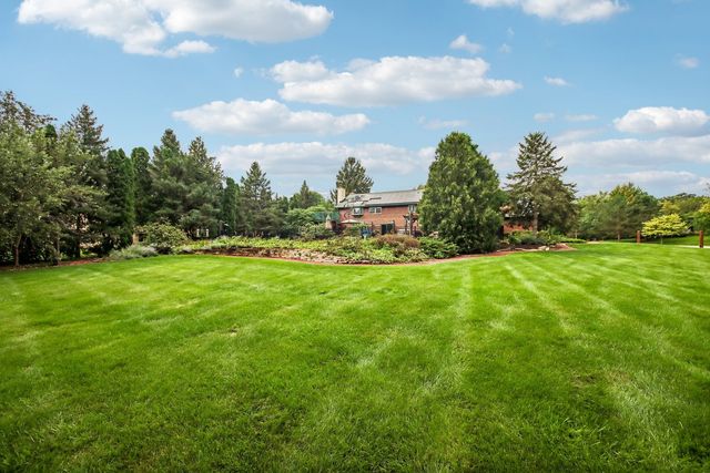 10 Elm Street, Hawthorn Woods, IL 60047