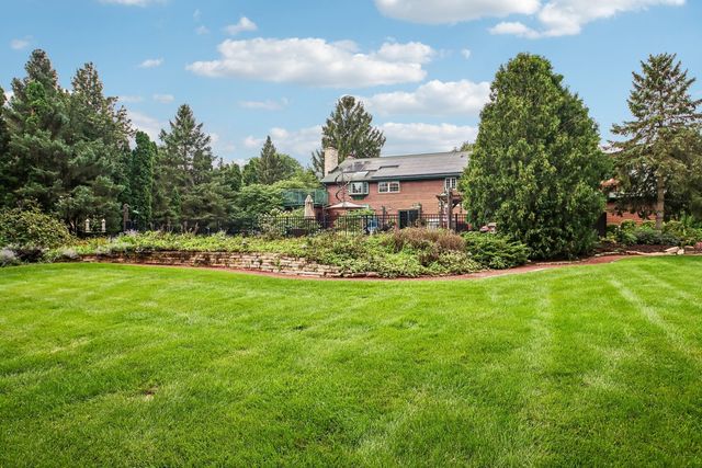 10 Elm Street, Hawthorn Woods, IL 60047