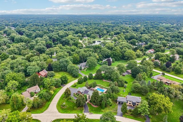 10 Elm Street, Hawthorn Woods, IL 60047