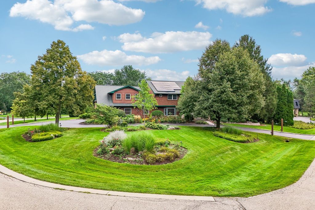 10 Elm Street, Hawthorn Woods, IL 60047