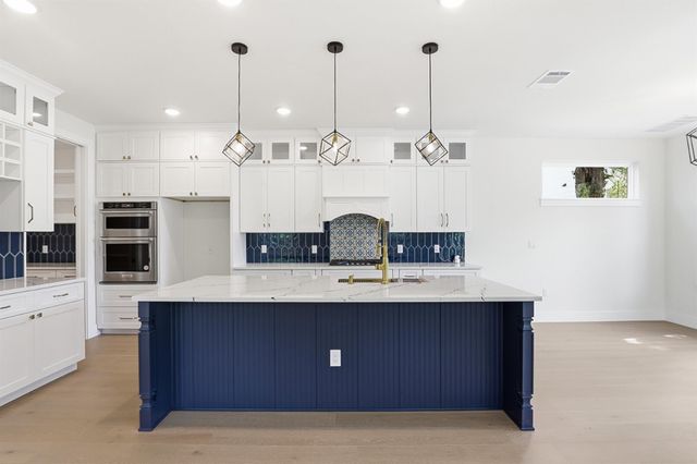 2301 E 10th ST, Austin, TX 78702