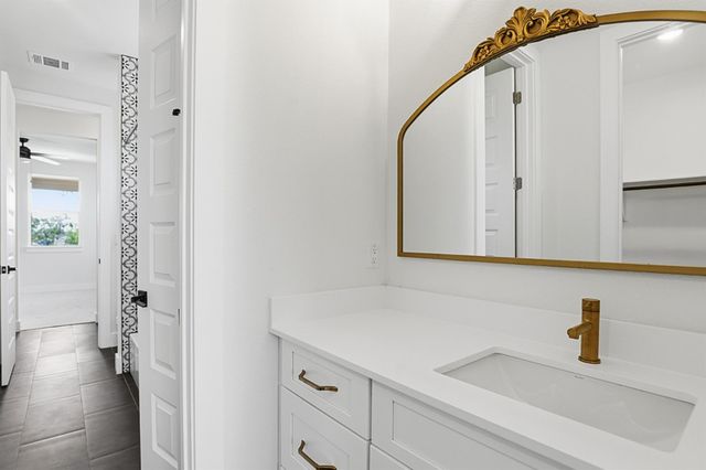 2301 E 10th ST, Austin, TX 78702