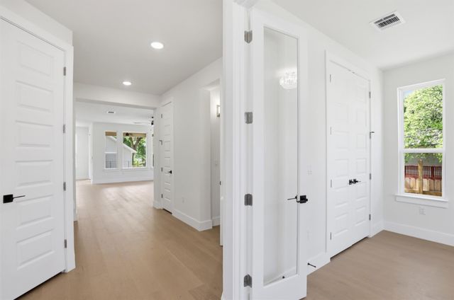 2301 E 10th ST, Austin, TX 78702