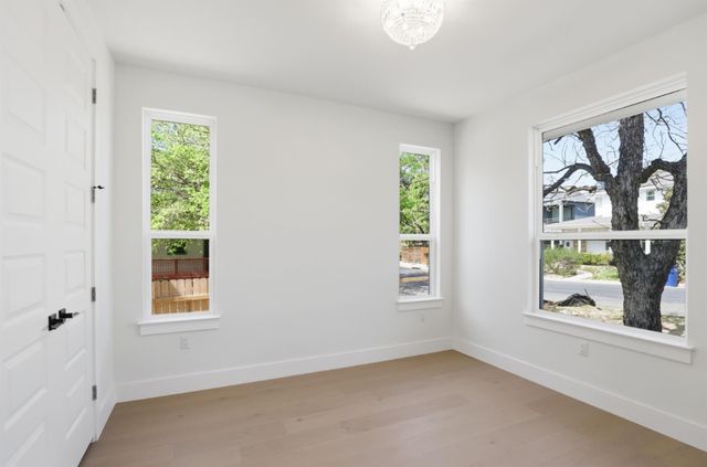 2301 E 10th ST, Austin, TX 78702