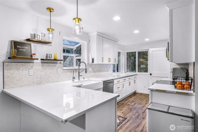 12533 12th Avenue NE, Seattle, WA 98125