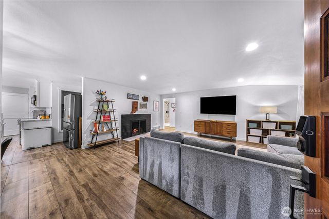 12533 12th Avenue NE, Seattle, WA 98125