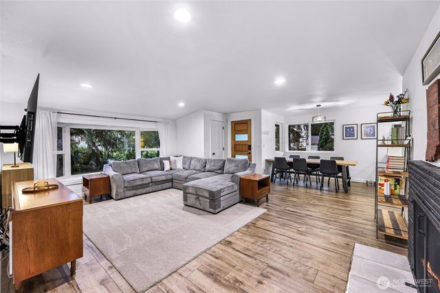 12533 12th Avenue NE, Seattle, WA 98125