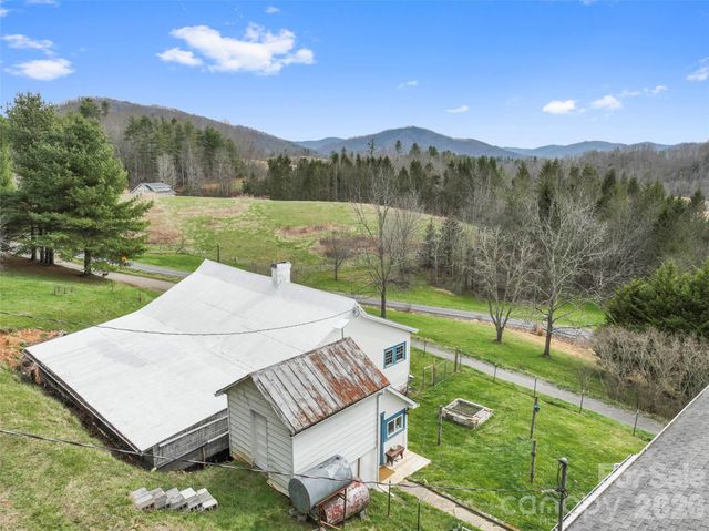 138 Robert Phillips Road, Bakersville, NC 28705