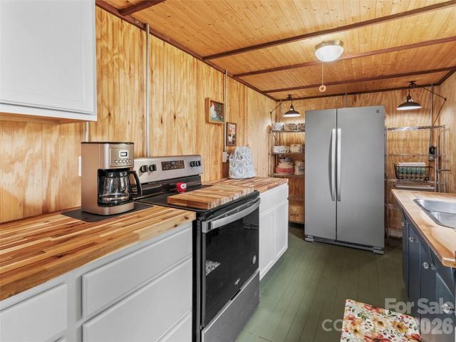 138 Robert Phillips Road, Bakersville, NC 28705