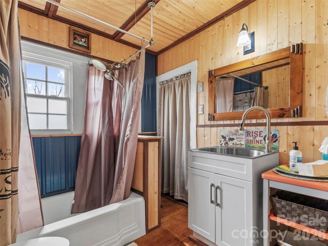 138 Robert Phillips Road, Bakersville, NC 28705