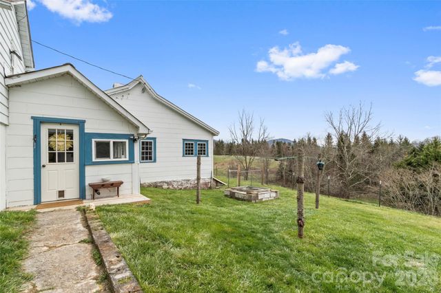 138 Robert Phillips Road, Bakersville, NC 28705