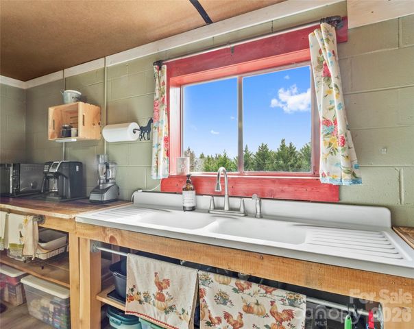 138 Robert Phillips Road, Bakersville, NC 28705