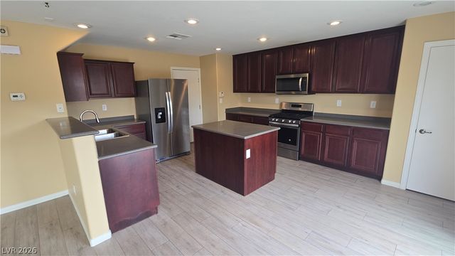 104 Palatial Pines Avenue, North Las Vegas, NV 89031