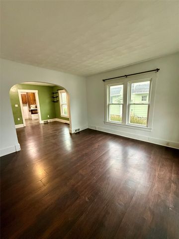 20 PERSHING Avenue, North East, PA 16428