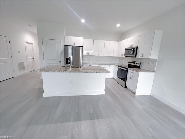 7012 Jolly CIR, Labelle, FL 33935
