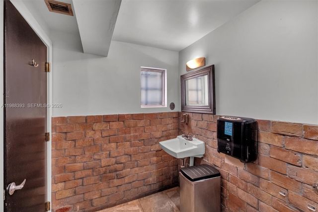 646 NE 79th St, Miami, FL 33138