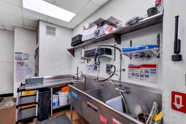 646 NE 79th St, Miami, FL 33138