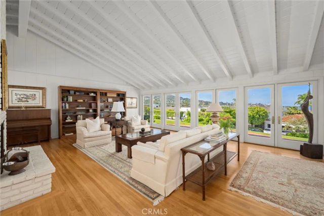8361 Calle Del Cielo, La Jolla, CA 92037