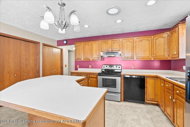 657 Joan Drive, Mason, MI 48854