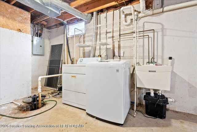 657 Joan Drive, Mason, MI 48854