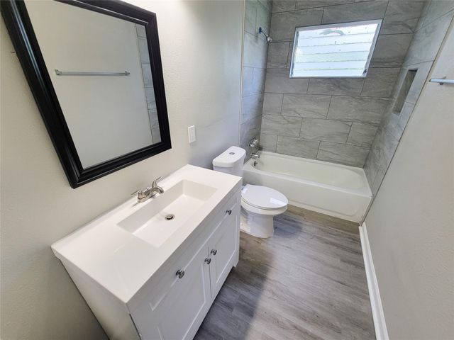 4909 Holloway Drive, Houston, TX 77048