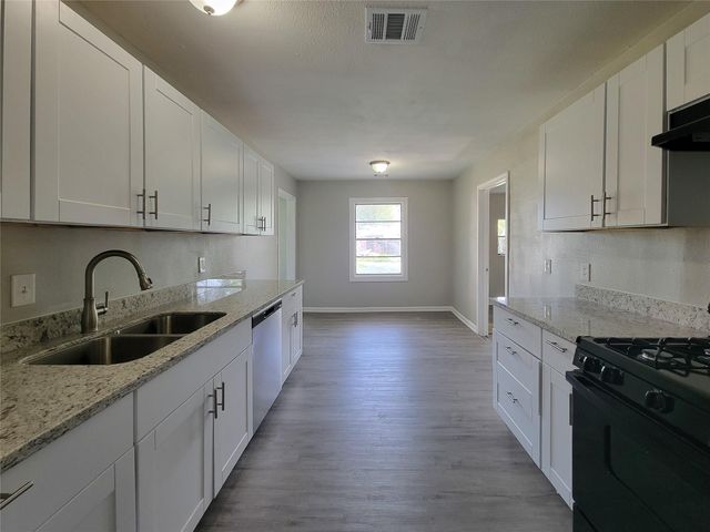 4909 Holloway Drive, Houston, TX 77048